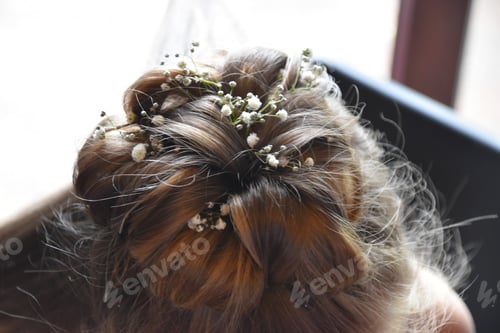 Preview: Braided Hairstyle with Delicate White Flowers at Wedding