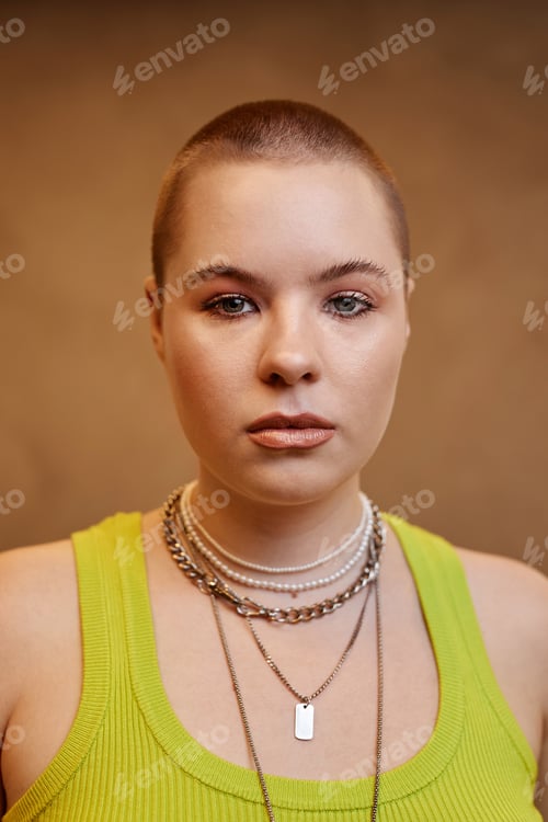 Preview: Close Up Confident Young Woman with Buzzcut in Studio