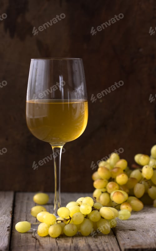 Preview: Clusters of white grapes along with a glass of light grape juice