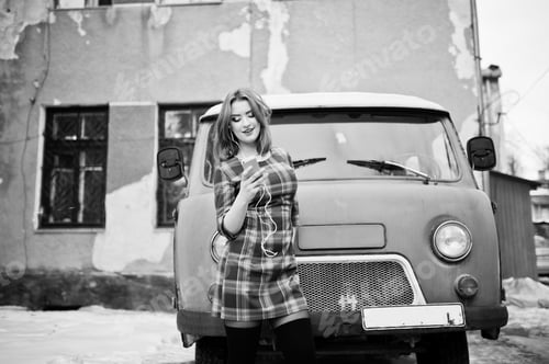 Preview: Young red haired girl lady