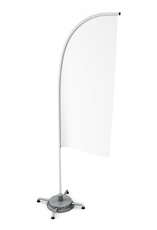 Vista previa: Maqueta de bandera vertical en blanco en un poste para personalizarla. Plantilla f