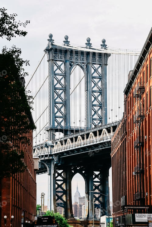 Preview: Iconic view of the Manhattan Bridge framing the Empire State Building beneath