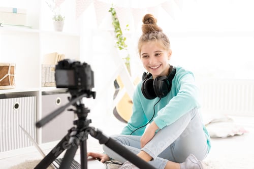 Preview: Nice teenage girl filming on camera