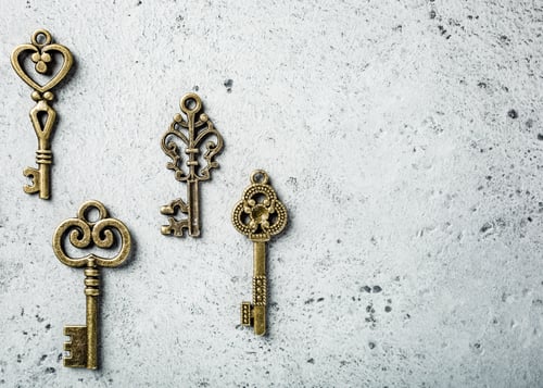 Preview: Overhead shoot of many different old keys