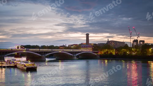 Preview: Cityscape of London at evening, United Kingdom