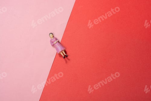 Preview: Closeup shot of a small female figure on a red and pink background