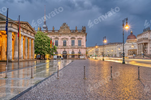 Preview: Famous Berlin landmarks at the Unter den Linden boulevard