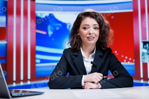 Preview: Media presenter utilizing news articles