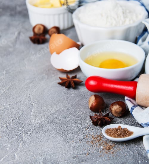 Preview: Kitchen table with various ingredients