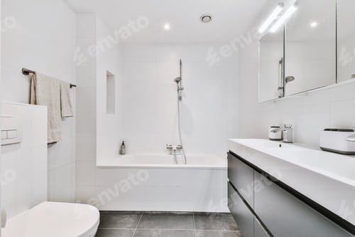 Preview: Bathroom with marble walls