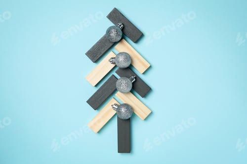 Preview: Playful Holiday Tree Made of Wood and Baubles