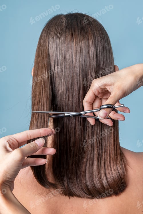 Preview: Young woman getting a haircut