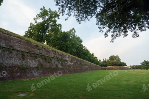 Preview: Medieval walls of Lucca, Tuscany