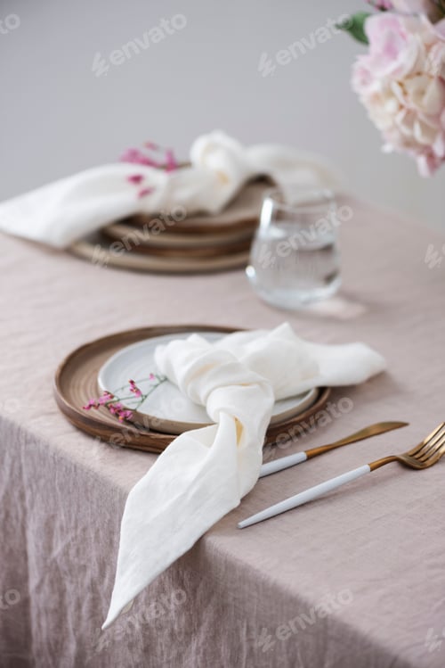 Preview: Table setting