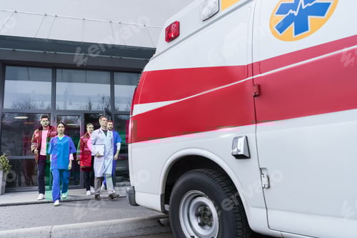 Preview: paramedic team going from hospital to ambulance