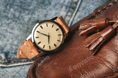 Preview: Vintage wristwatch with luxury italian leather strap and brown trendy oxford shoes