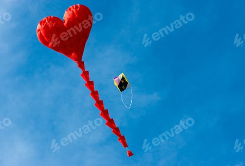 Preview: Red heart shaped kite