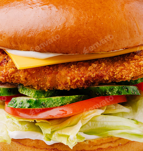Preview: Crispy chicken sandwich with fresh vegetables on a soft bun