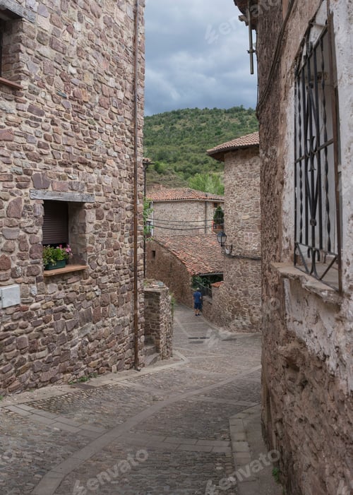 Preview: A walk through the lonely streets of Villavelayo. La Rioja. Spain.