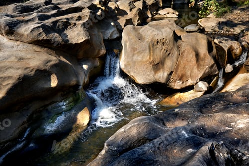 Vorschau: Wald, Fluss auf Felsen, Wasserfluss