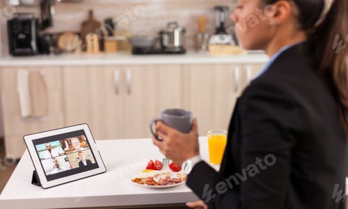 Preview: Freelancer working from home