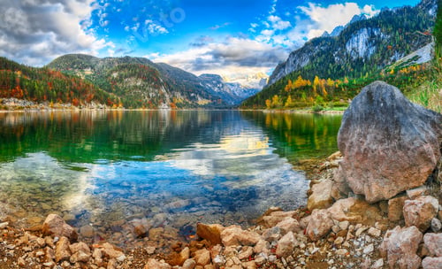 Preview: Beautiful view of idyllic colorful autumn scenery in Gosausee lake Austria