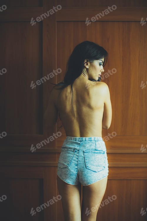 Preview: Attractive woman in the bed