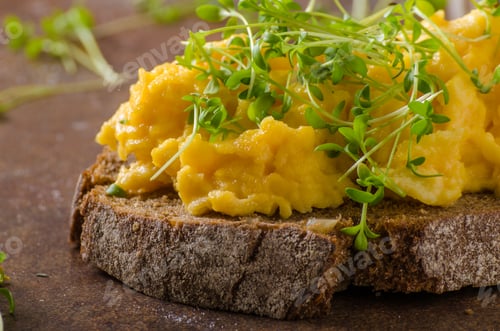 Preview: Scrambled eggs, wholegrain bread