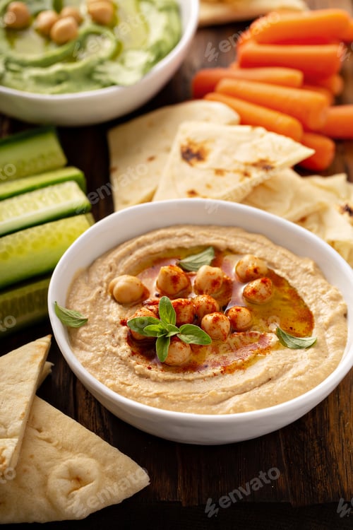 Vista previa: Homemade hummus with flatbread