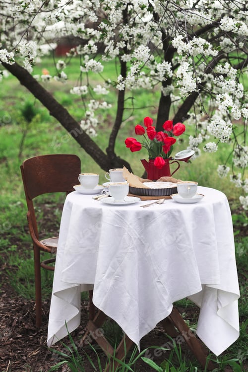 Preview: breakfast in the spring garden