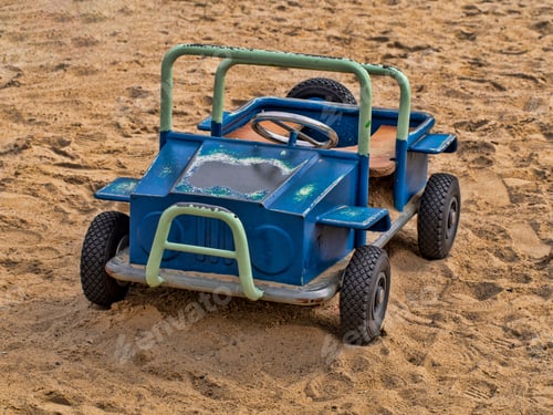 Preview: Cute sand jeep on the beach