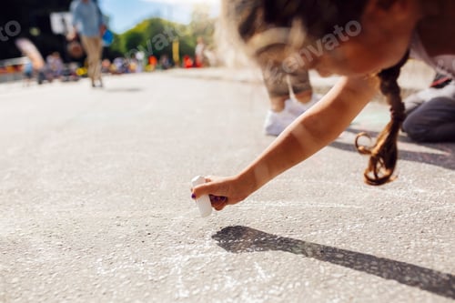 Preview: Girl (6-7) drawing on asphalt