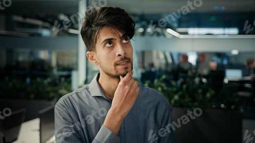 Preview: Thoughtful puzzled indian arabian man office manager smart creative concentrated worker businessman