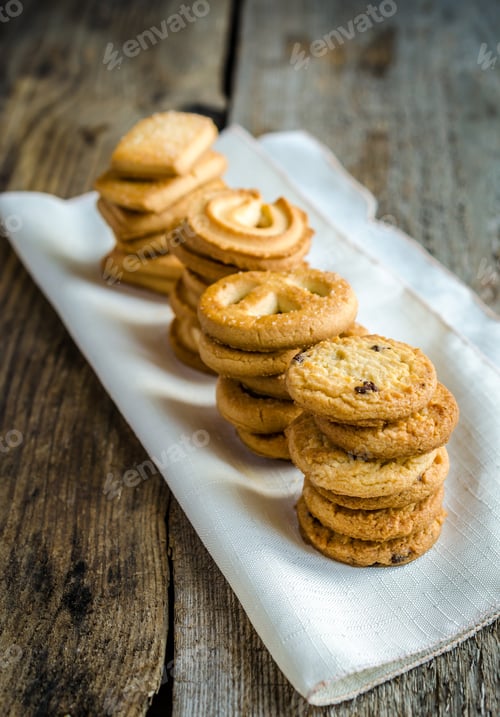 Preview: Butter cookies arranged in a row