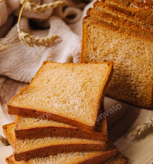 Preview: Board with slices of delicious toasted bread