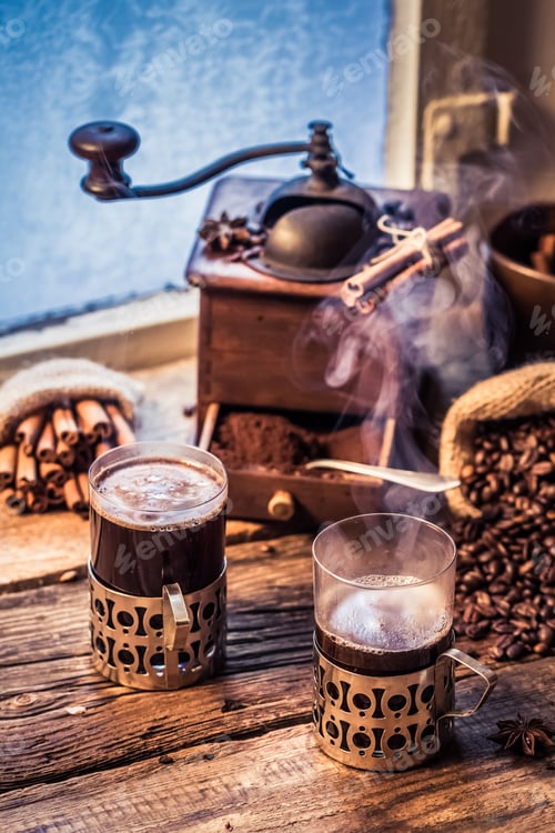 Preview: Freshly brewed coffee in the old style