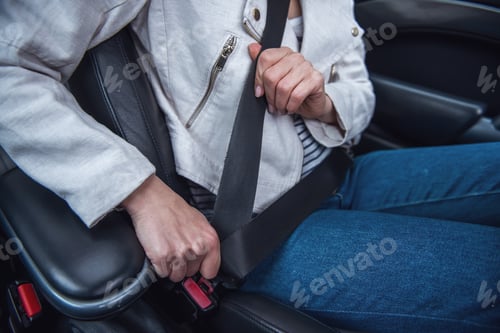 Preview: Girl in car