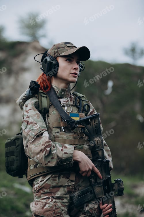 Preview: Portrait of Ukrainian female warrior with her weapon