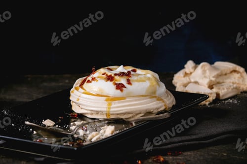 Preview: Pavlova dessert with caramel