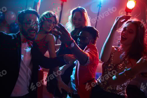 Preview: Friendly dancers