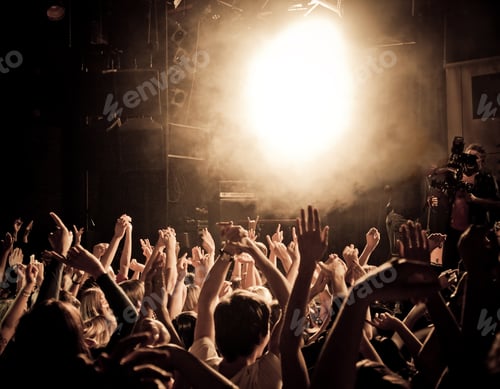 Preview: Cheering crowd