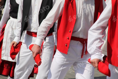 Preview: Traditional dancers in cultural attire