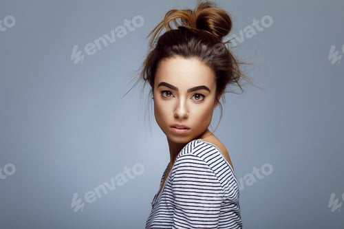 Preview: Beauty portrait of young woman in studio