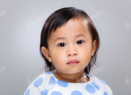 Preview: Serious baby girl