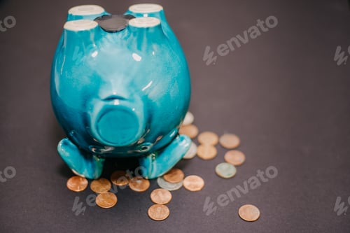 Vista previa: Upside down piggy bank with money