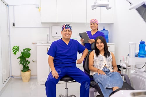 Preview: Dental team with patient smiling in dental office