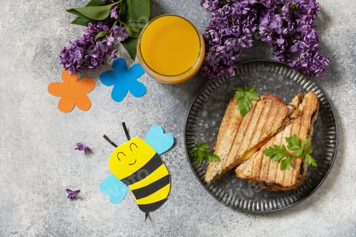 Preview: Breakfast and greeting card for her mommy on Mother's Day. Mother's Day concept. View from above.