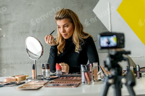 Preview: Beauty vlogger - make up tutorial