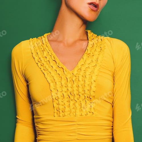 Preview: Model in vintage dress. Retro style in detail