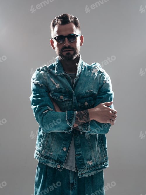 Preview: Handsome stylish man posing in studio